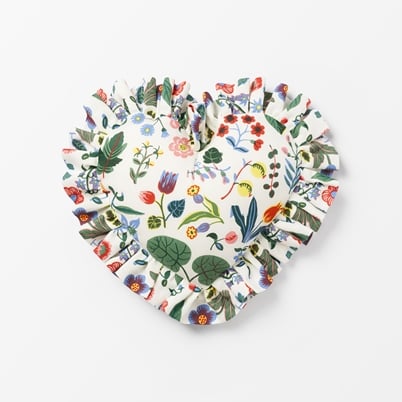 Cushion Heart With Frill - Mille Fleurs, Multi | Svenskt Tenn