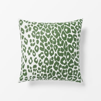 Cushion Iconic Leopard - Green | Svenskt Tenn