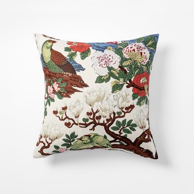 Cushion Magnolia - Length 50 cm Width 50 cm, Linen, Magnolia, White, GP & J Baker/Svenskt Tenn | Svenskt Tenn