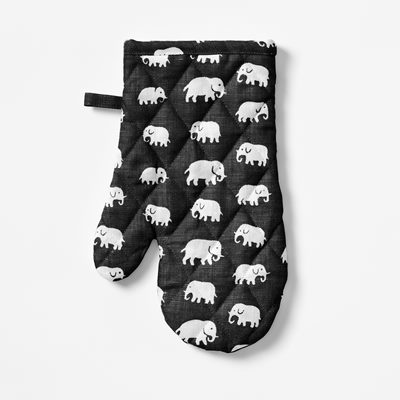 Oven Glove Elefant - Length 32 cm, Linen, Elefant, Black, Svenskt Tenn | Svenskt Tenn