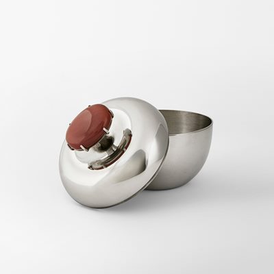 Box Äpple - Diameter 11 cm, Pewter & Carnelian stone, Josef Frank | Svenskt Tenn