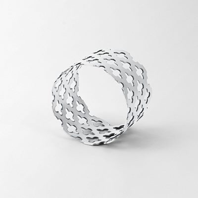 Napkin Ring Clover - Svenskt Tenn Online -  Diameter 5 cm Width 4 cm, Silver plated Brass, Klöver, Sara Szyber