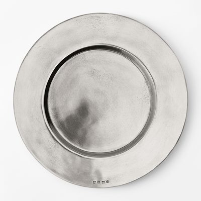 Charger Plate Round - Diameter 32 cm, Pewter, Cosi Tabellini | Svenskt Tenn