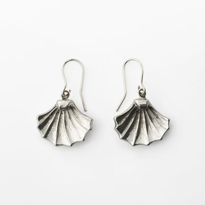 Earrings Shell | Svenskt Tenn