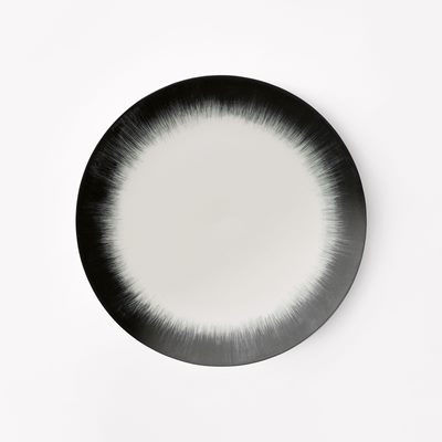 Plate Dé - Ø24 cm, Porcelain, Black White, Ann Demeulemeester | Svenskt Tenn