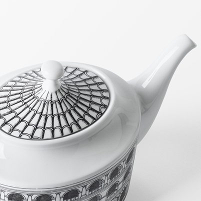 Tea Pot Fornasetti | Svenskt Tenn