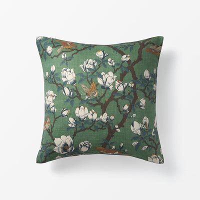 Cushion Japanese Magnolia - Length 50 cm Width 50 cm, Linen, Japanese Magnolia, Green, GP & J Baker/Svenskt Tenn | Svenskt Tenn