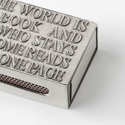 Tändsticksask The World Is A Book - Bredd 4 cm, Längd 6 cm, Höjd 2 cm | Svenskt Tenn