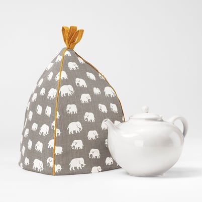 Tea Cosy Elefant - Warmgrey | Svenskt Tenn