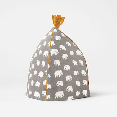 Tea Cosy Elefant - Svenskt Tenn Online - Height 26,5 cm, Linen, Elefant, Warm Grey, Estrid Ericson/Svenskt Tenn