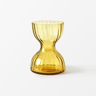 Vase Iris - Diameter 10,5 cm, Height 14 cm, Amber | Svenskt Tenn