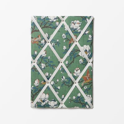 Noticeboard - Length 60 cm Width 40 cm, Linen, Japanese Magnolia, Green, GP & J Baker/Svenskt Tenn | Svenskt Tenn