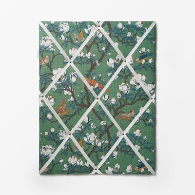 Noticeboard - Length 80 cm Width 60 cm, Linen, Japanese Magnolia, Green, GP & J Baker/Svenskt Tenn | Svenskt Tenn