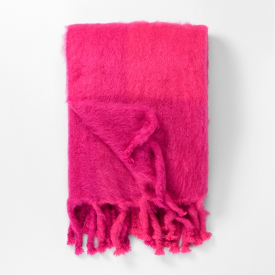 Throw Mohair - Dark pink | Svenskt Tenn