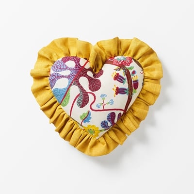 Cushion Heart With Frill - Svenskt Tenn Online - Baranquilla, White, Josef Frank/Svenskt Tenn